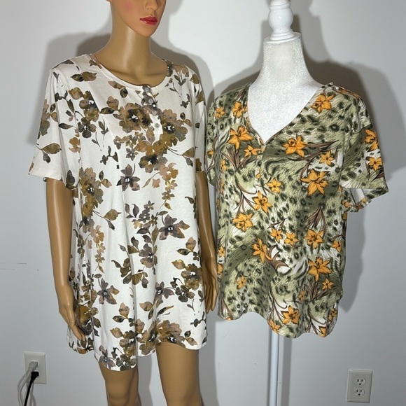 Women’s Set of Two V-Neck Short Sleeve Shirts - XL - Picture 1 of 12